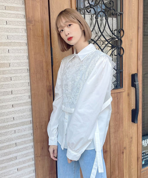 Voyage titty&Co.PETIT（ボヤージュティティアンドコープチ）の「【Voyage titty&Co.】レースベスト付きビックシャツ（シャツ/ブラウス・レディース・ホワイト・FREE）」の3枚目の写真