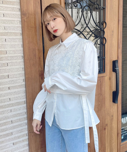 Voyage titty&Co.PETIT（ボヤージュティティアンドコープチ）の「【Voyage titty&Co.】レースベスト付きビックシャツ（シャツ/ブラウス・レディース・ホワイト・FREE）」の4枚目の写真