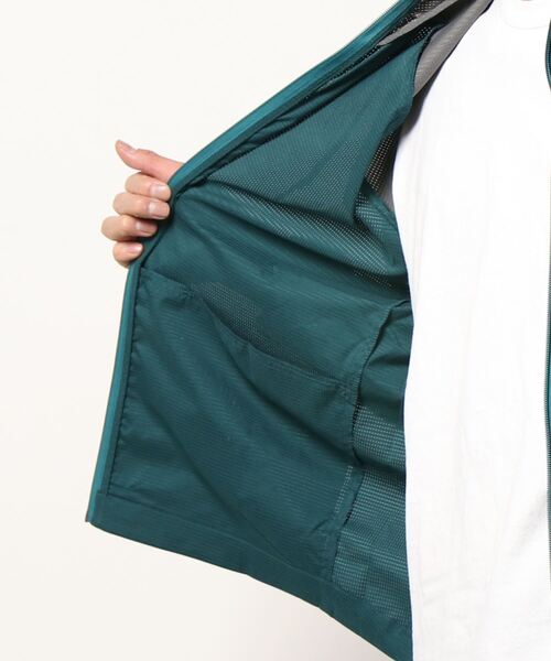 KRIFF MAYER（クリフメイヤー）の「さらさらエアーフードJK（ナイロンジャケット・メンズ・ベージュ/パープル/グリーン/チャコール・SMALL/MEDIUM/LARGE/X-LARGE）」の7枚目の写真