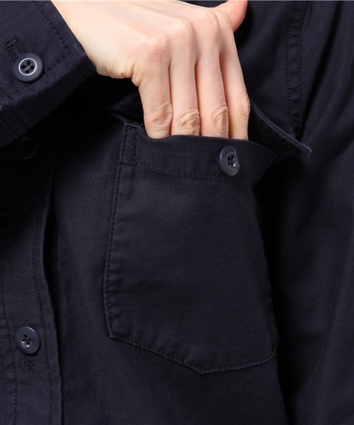 A part by（アパートバイ）の「BサテンミリタリーシャツL/S　　558136（シャツ/ブラウス・レディース・カーキ/ネイビー・MEDIUM/LARGE）」の8枚目の写真