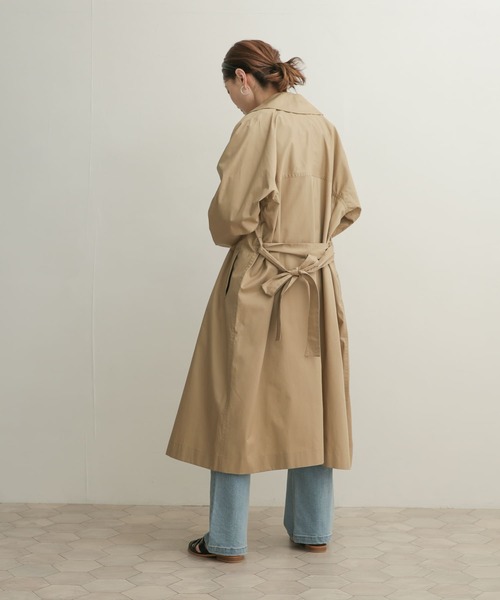mizuiroind（ミズイロインド）の「mizuiro ind　dolman sleeve trench coat（トレンチコート・レディース・ベージュ/ライトカーキ・ONE）」の8枚目の写真
