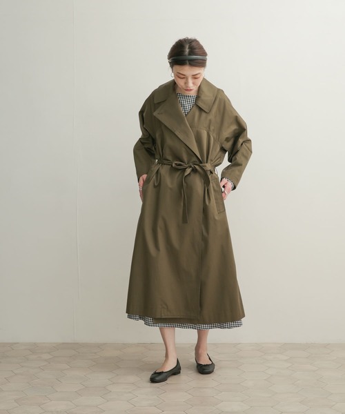 mizuiroind（ミズイロインド）の「mizuiro ind　dolman sleeve trench coat（トレンチコート・レディース・ベージュ/ライトカーキ・ONE）」の13枚目の写真