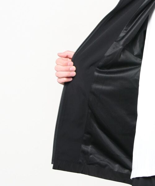 MAGIC NUMBER（マジック ナンバー）の「【MAGIC NUMBER】LIVIN' WELL ESSENTIAL STRETCH JK（マウンテンパーカー・メンズ・ブラック・MEDIUM/X-LARGE/LARGE）」の2枚目の写真