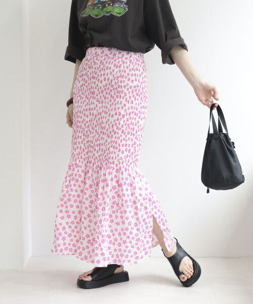 fredy emue（フレディエミュ）の「シャーリングギャザー マーメイドスカート（スカート・レディース・オフホワイト/ブルー系その他/ピンク系その他・38）」の3枚目の写真