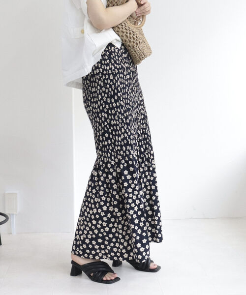 fredy emue（フレディエミュ）の「シャーリングギャザー マーメイドスカート（スカート・レディース・オフホワイト/ブルー系その他/ピンク系その他・38）」の16枚目の写真