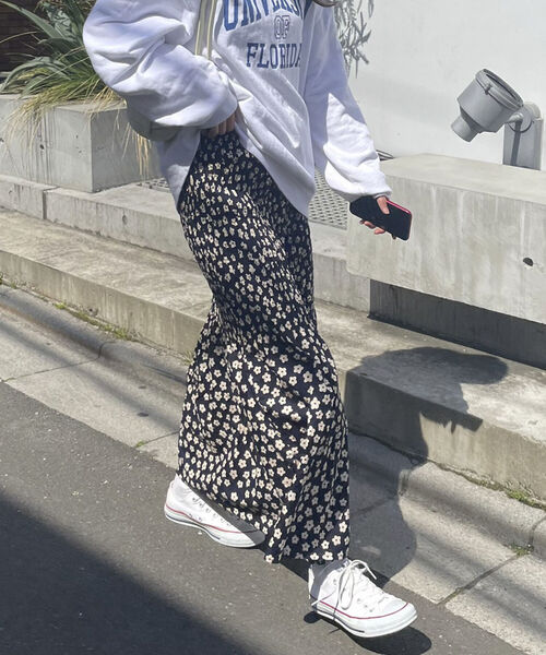 fredy emue（フレディエミュ）の「シャーリングギャザー マーメイドスカート（スカート・レディース・オフホワイト/ブルー系その他/ピンク系その他・38）」の7枚目の写真