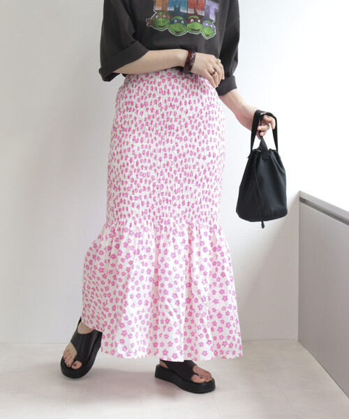 fredy emue（フレディエミュ）の「シャーリングギャザー マーメイドスカート（スカート・レディース・オフホワイト/ブルー系その他/ピンク系その他・38）」の12枚目の写真