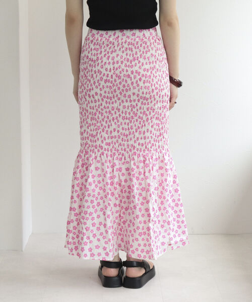 fredy emue（フレディエミュ）の「シャーリングギャザー マーメイドスカート（スカート・レディース・オフホワイト/ブルー系その他/ピンク系その他・38）」の18枚目の写真