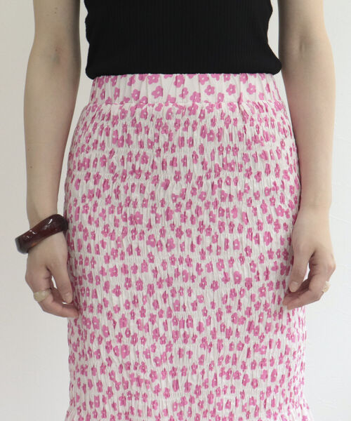 fredy emue（フレディエミュ）の「シャーリングギャザー マーメイドスカート（スカート・レディース・オフホワイト/ブルー系その他/ピンク系その他・38）」の13枚目の写真