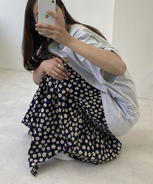 fredy emue（フレディエミュ）の「シャーリングギャザー マーメイドスカート（スカート・レディース・オフホワイト/ブルー系その他/ピンク系その他・38）」の2枚目の写真