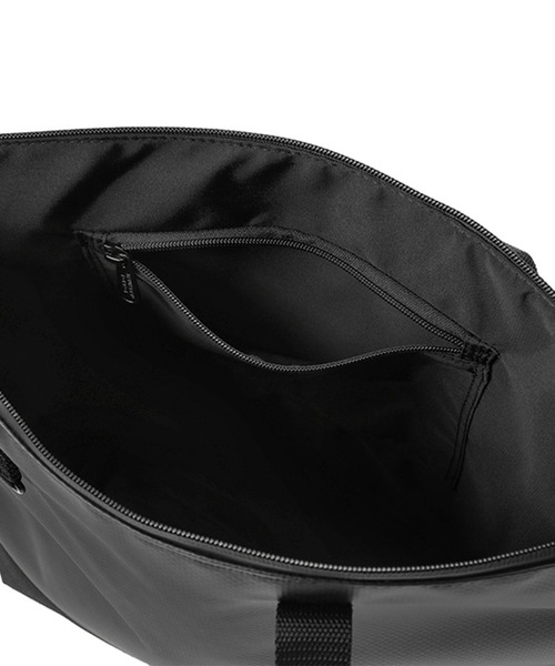 Manhattan Portage（マンハッタンポーテージ）の「Marine Park Flatlands Tote Matte Vinyl 2022（トートバッグ・メンズ・ブラック・MEDIUM）」の13枚目の写真