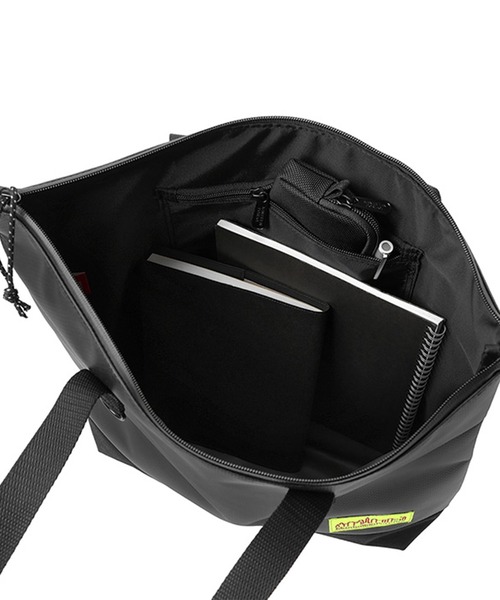 Manhattan Portage（マンハッタンポーテージ）の「Marine Park Flatlands Tote Matte Vinyl 2022（トートバッグ・メンズ・ブラック・MEDIUM）」の16枚目の写真