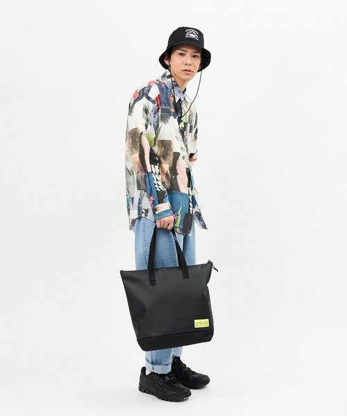 Manhattan Portage（マンハッタンポーテージ）の「Marine Park Flatlands Tote Matte Vinyl 2022（トートバッグ・メンズ・ブラック・MEDIUM）」の3枚目の写真