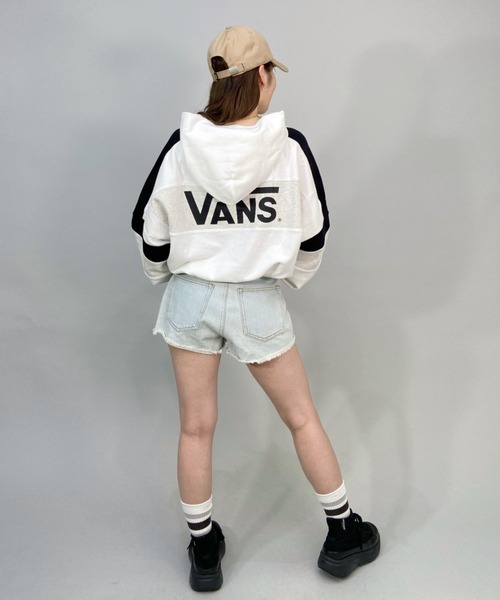 VANS(バンズ)の「【ムラサキスポーツ別注】VANS/バンズ ビッグシルエット/オーバーサイズ/ショート丈カラーブロックロゴパーカー 122K3030323(パーカー・レディース・グリーン/ホワイト/ブラック・S/M)」の7枚目の写真