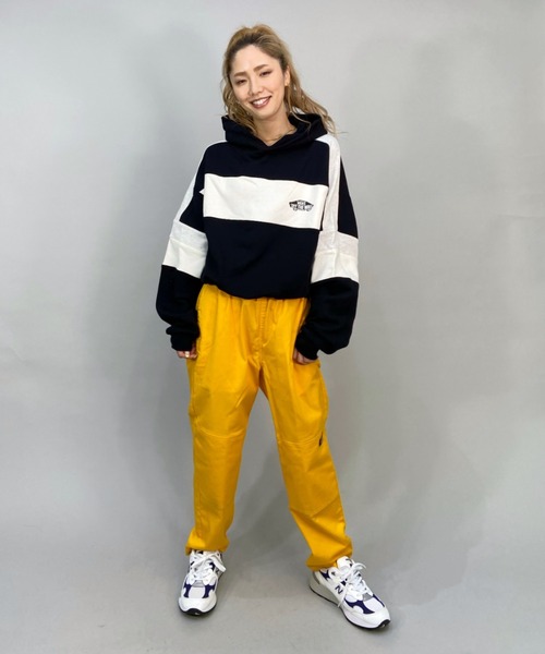 VANS(バンズ)の「【ムラサキスポーツ別注】VANS/バンズ ビッグシルエット/オーバーサイズ/ショート丈カラーブロックロゴパーカー 122K3030323(パーカー・レディース・グリーン/ホワイト/ブラック・S/M)」の10枚目の写真