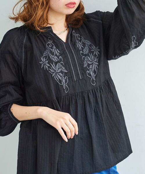 le.coeur blanc(ルクールブラン)の「ドビーエンブロイダリーブラウス(シャツ/ブラウス・レディース・ブラック/オフホワイト・38)」の1枚目の写真