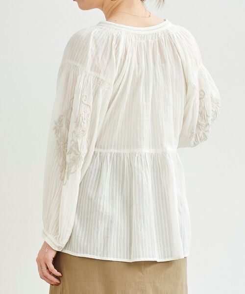 le.coeur blanc(ルクールブラン)の「ドビーエンブロイダリーブラウス(シャツ/ブラウス・レディース・ブラック/オフホワイト・38)」の17枚目の写真