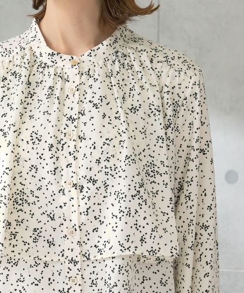 URBAN RESEARCH ROSSO（アーバンリサーチロッソ）の「ランダムドットブラウス（シャツ/ブラウス・レディース・ホワイト系その他/ブラック系その他・FREE）」の21枚目の写真