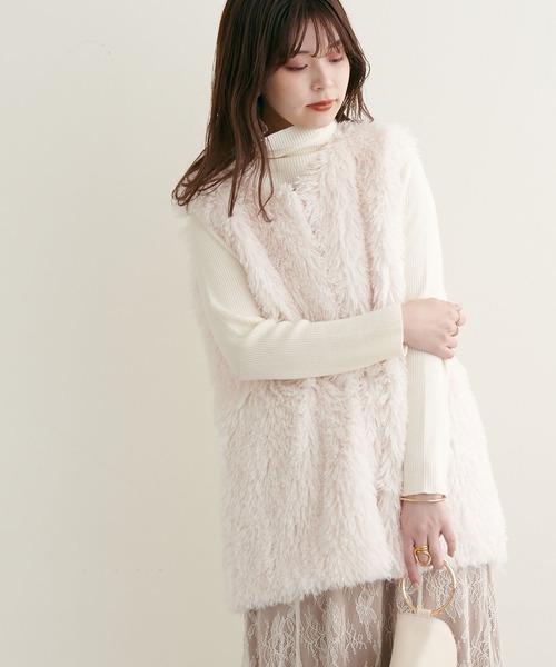 natural couture(ナチュラルクチュール)の「WEB限定/2022AWアイテム/プードルファーミドル丈ベスト(ベスト・レディース・オフホワイト/グレイッシュベージュ/チャコールグレー・FREE)」の12枚目の写真