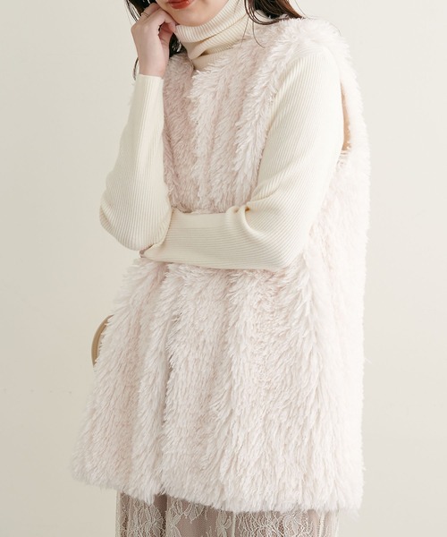 natural couture(ナチュラルクチュール)の「WEB限定/2022AWアイテム/プードルファーミドル丈ベスト(ベスト・レディース・オフホワイト/グレイッシュベージュ/チャコールグレー・FREE)」の11枚目の写真