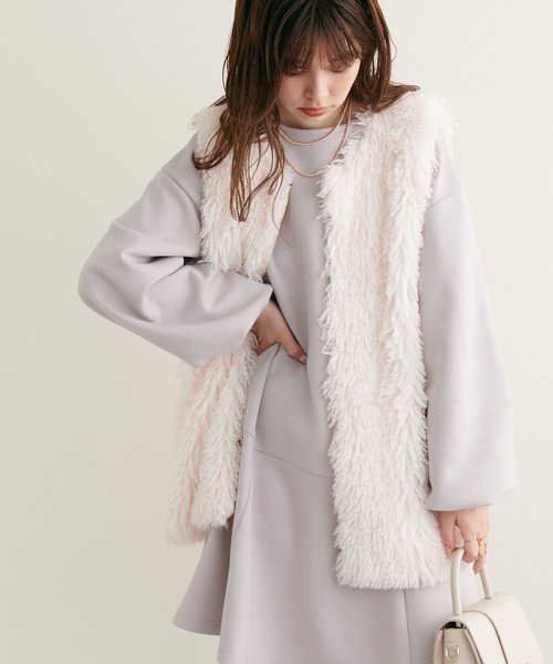 natural couture(ナチュラルクチュール)の「WEB限定/2022AWアイテム/プードルファーミドル丈ベスト(ベスト・レディース・オフホワイト/グレイッシュベージュ/チャコールグレー・FREE)」の19枚目の写真