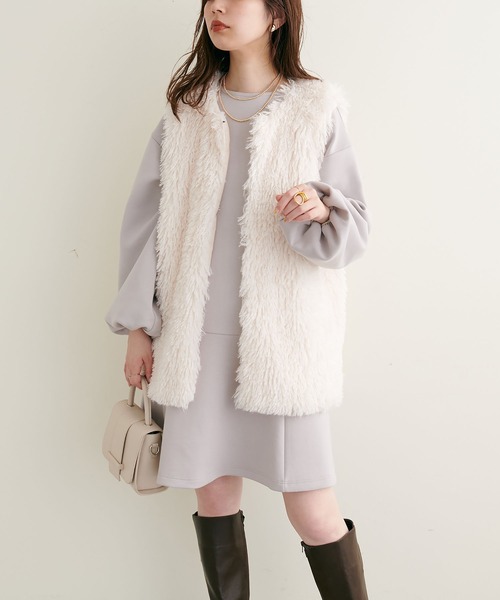 natural couture(ナチュラルクチュール)の「WEB限定/2022AWアイテム/プードルファーミドル丈ベスト(ベスト・レディース・オフホワイト/グレイッシュベージュ/チャコールグレー・FREE)」の18枚目の写真