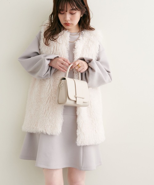 natural couture(ナチュラルクチュール)の「WEB限定/2022AWアイテム/プードルファーミドル丈ベスト(ベスト・レディース・オフホワイト/グレイッシュベージュ/チャコールグレー・FREE)」の17枚目の写真