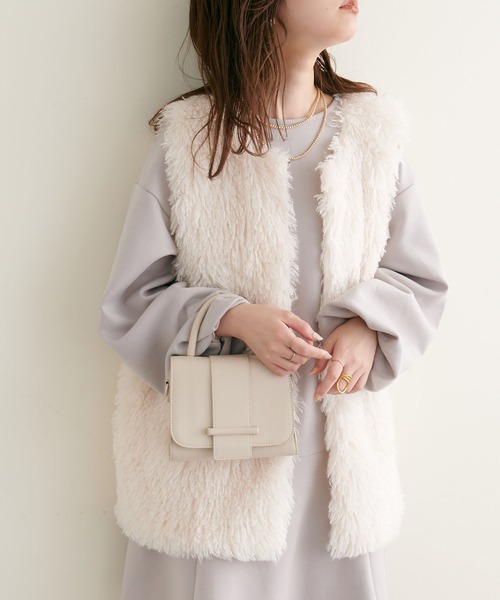 natural couture(ナチュラルクチュール)の「WEB限定/2022AWアイテム/プードルファーミドル丈ベスト(ベスト・レディース・オフホワイト/グレイッシュベージュ/チャコールグレー・FREE)」の16枚目の写真