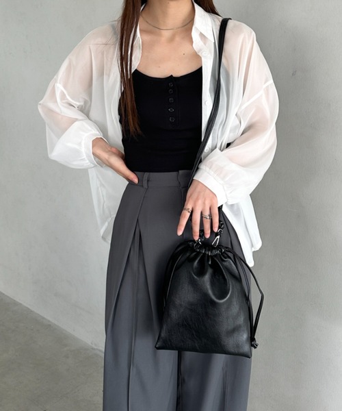 MYMOOD.（マイムード）の「2WAY巾着ミニショルダーバッグ（ショルダーバッグ・レディース・ブラック/アイボリー/ベージュ/シルバー・FREE）」の2枚目の写真