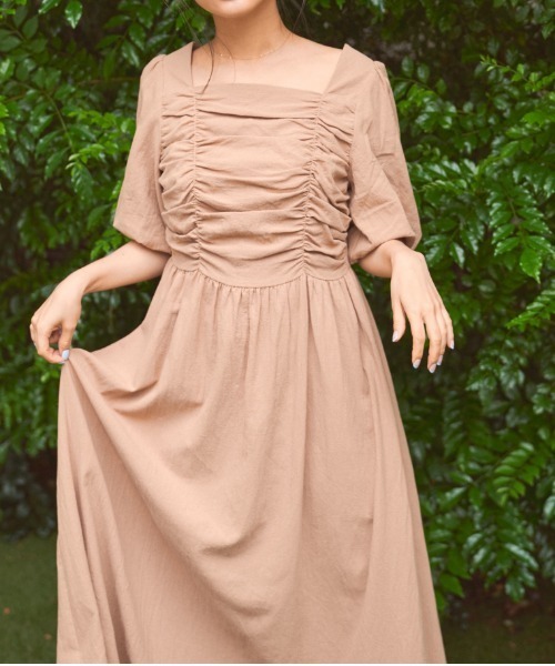 N WITH.（エヌウィズ）の「パフスリーブワンピース（ワンピース・レディース・ベージュ/ブラック/ブルー・FREE）」の6枚目の写真