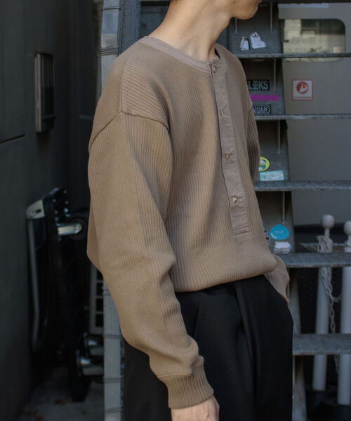 GLOSTER(グロスター)の「【GLOSTER/グロスター】ARMY RIB ヘンリーネックロンT(Tシャツ/カットソー・メンズ・キナリ/ベージュ/チャコールグレー・M/L)」の5枚目の写真