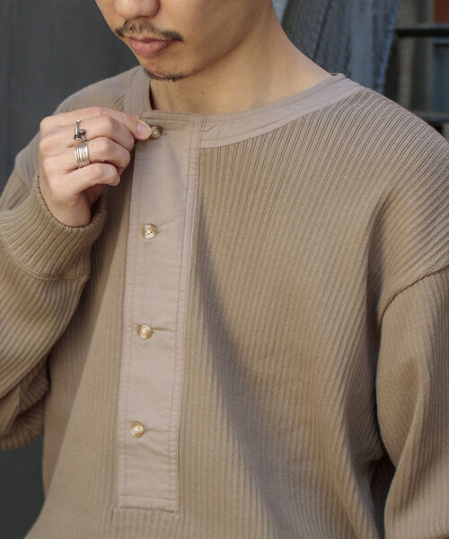 GLOSTER(グロスター)の「【GLOSTER/グロスター】ARMY RIB ヘンリーネックロンT(Tシャツ/カットソー・メンズ・キナリ/ベージュ/チャコールグレー・M/L)」の8枚目の写真