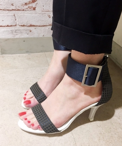 LE TALON(ルタロン)の「◆Le Talon GRISE ◆◇ 7CMフトアンクルベルトサンダル(サンダル・レディース・ブラック/カーキ/キャメル・37.5/36.5/35.5)」の1枚目の写真