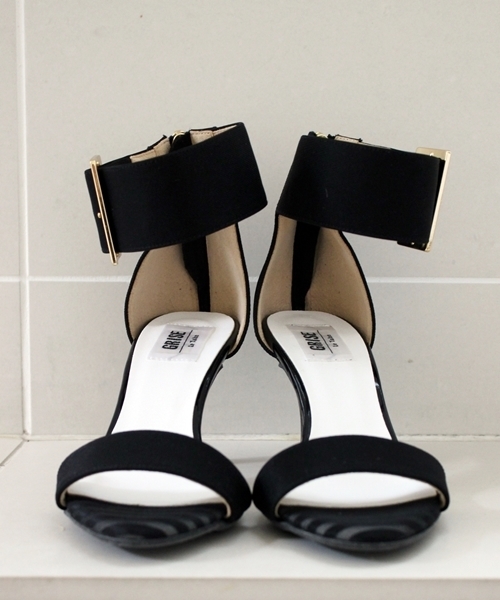 LE TALON(ルタロン)の「◆Le Talon GRISE ◆◇ 7CMフトアンクルベルトサンダル(サンダル・レディース・ブラック/カーキ/キャメル・37.5/36.5/35.5)」の6枚目の写真