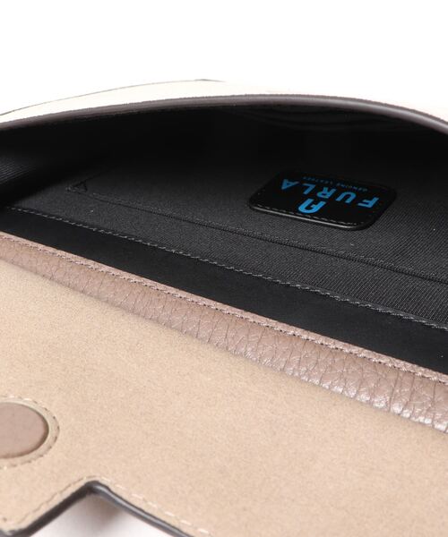 FURLA（フルラ）の「MAN ENEA L POUCH（クラッチバッグ・メンズ・グレイッシュベージュ・ONE SIZE）」の2枚目の写真