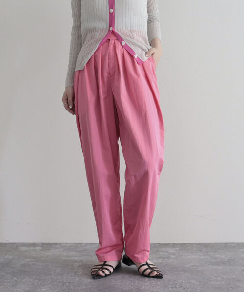 fredy emue(フレディエミュ)の「ナイロンボリュームタックパンツ(その他パンツ・レディース・ブラック/イエロー/ピンク/アイボリー・38/36)」の4枚目の写真