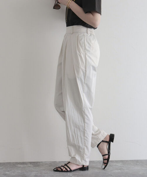 fredy emue(フレディエミュ)の「ナイロンボリュームタックパンツ(その他パンツ・レディース・ブラック/イエロー/ピンク/アイボリー・38/36)」の6枚目の写真