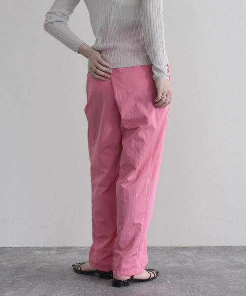 fredy emue（フレディエミュ）の「ナイロンボリュームタックパンツ