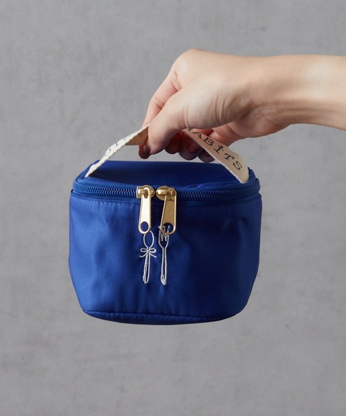 CUISINE HABITS（クイジーヌハビッツ）の「クイジーヌハビッツ 保冷ミニランチポーチ（お弁当箱・レディース・レッド/グレー/ベージュ/ブルー/サンドベージュ・フリー）」の4枚目の写真