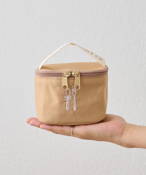 CUISINE HABITS（クイジーヌハビッツ）の「クイジーヌハビッツ 保冷ミニランチポーチ（お弁当箱・レディース・レッド/グレー/ベージュ/ブルー/サンドベージュ・フリー）」の7枚目の写真