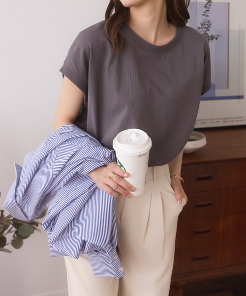 Eclat one(エクラワン)の「夏の大人カジュアル オーバーサイズ フレンチスリーブ Tシャツ(Tシャツ/カットソー・レディース・チャコール/ブラック/オフホワイト・FREE)」の10枚目の写真