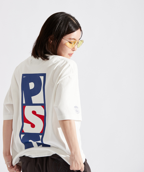 【Paris Saint-Germain】バーティカル ロゴプリント Tシャツ（Tシャツ/カットソー）｜PARIS SAINT-GERMAIN（パリ・サン＝ジェルマン）