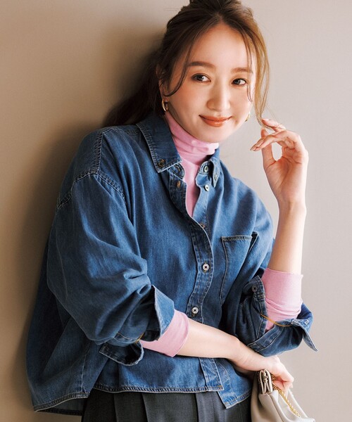 UNFILO（アンフィーロ）の「【暖かさ＆着心地の良さで大ヒット】コットンカシミヤ タートルネックカットソー（Tシャツ/カットソー・レディース・ブラック系1/ブルー系/グレー系/ホワイト系/ベージュ系/ダルブルー系/ライトイエロー系/ブラック系2/ベージュ系1/ブラック系/黄土色系/ローズ系/スモーキーグリーン系・MEDIUM/SMALL/LARGE）」の13枚目の写真