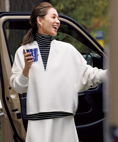 UNFILO（アンフィーロ）の「【暖かさ＆着心地の良さで大ヒット】コットンカシミヤ タートルネックカットソー（Tシャツ/カットソー・レディース・ブラック系1/ブルー系/グレー系/ホワイト系/ベージュ系/ダルブルー系/ライトイエロー系/ブラック系2/ベージュ系1/ブラック系/黄土色系/ローズ系/スモーキーグリーン系・MEDIUM/SMALL/LARGE）」の14枚目の写真