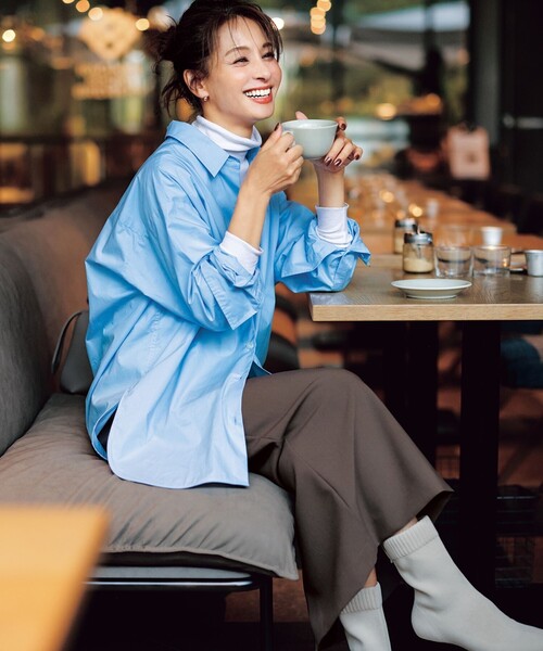 UNFILO（アンフィーロ）の「【暖かさ＆着心地の良さで大ヒット】コットンカシミヤ タートルネックカットソー（Tシャツ/カットソー・レディース・ブラック系1/ブルー系/グレー系/ホワイト系/ベージュ系/ダルブルー系/ライトイエロー系/ブラック系2/ベージュ系1/ブラック系/黄土色系/ローズ系/スモーキーグリーン系・MEDIUM/SMALL/LARGE）」の19枚目の写真