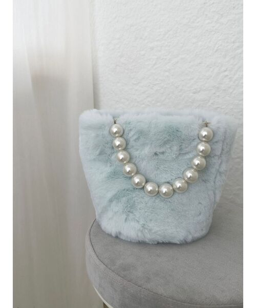 CALNAMUR（カルナムール）の「ハンドルパールエコファーバック（ハンドバッグ・レディース・ライトブルー/アイボリー・FREE）」の3枚目の写真