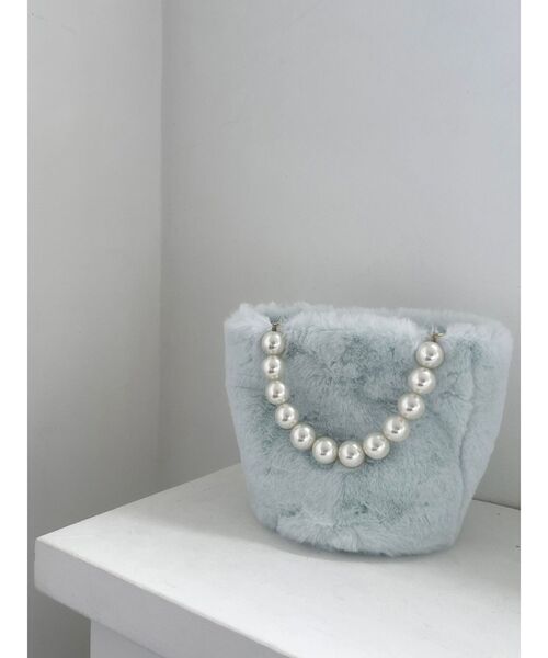 CALNAMUR（カルナムール）の「ハンドルパールエコファーバック（ハンドバッグ・レディース・ライトブルー/アイボリー・FREE）」の6枚目の写真