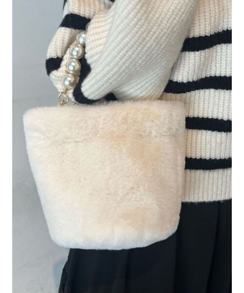 CALNAMUR（カルナムール）の「ハンドルパールエコファーバック（ハンドバッグ・レディース・ライトブルー/アイボリー・FREE）」の8枚目の写真