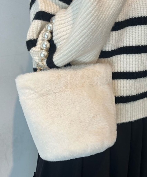 CALNAMUR（カルナムール）の「ハンドルパールエコファーバック（ハンドバッグ・レディース・ライトブルー/アイボリー・FREE）」の2枚目の写真