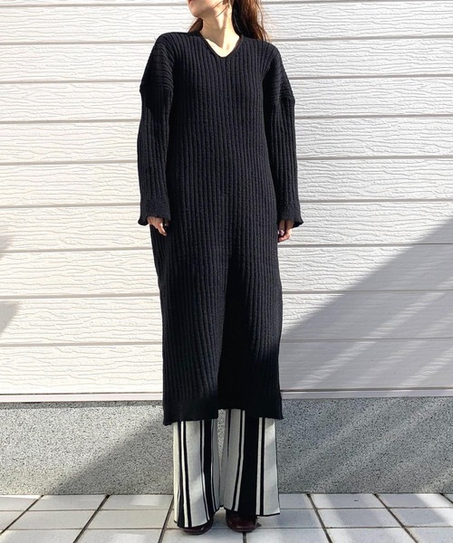 Q（キュー）の「Vネックニットロングワンピース（ワンピース・レディース・ライトグレー/ブラック・MEDIUM）」の5枚目の写真